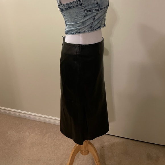 Beautiful MaxMara leather skirt - Picture 6 of 13